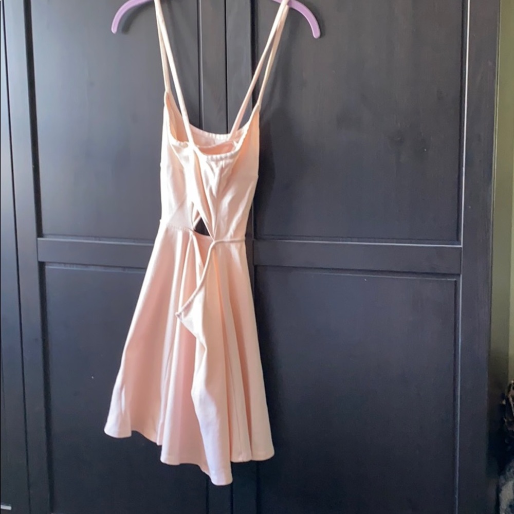 Dress. - Picture 2 of 7